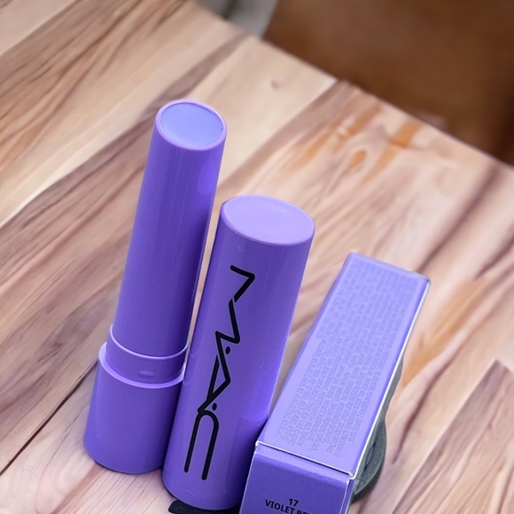 πHPπMAC Squirt Plumping Gloss Stick in Violet Beta - Picture 8 of 8